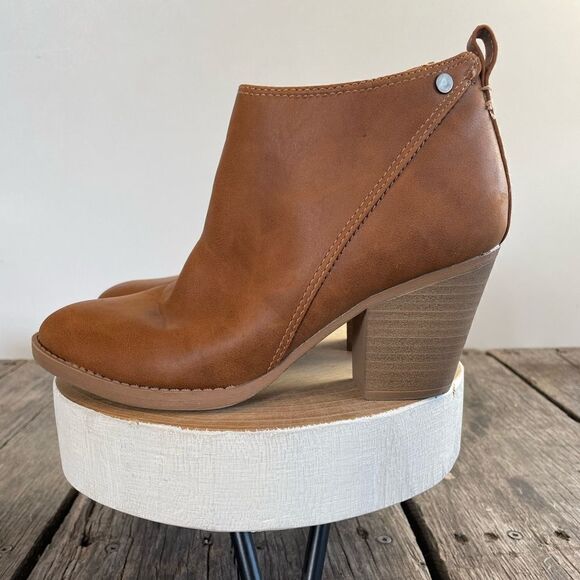 Dolcetta Faux Leather Zipper Ankle Booties Size 6M EUC - Picture 1 of 8